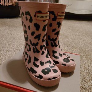 HUNTER Rare Light Pink Leopard Print Rain Boot
